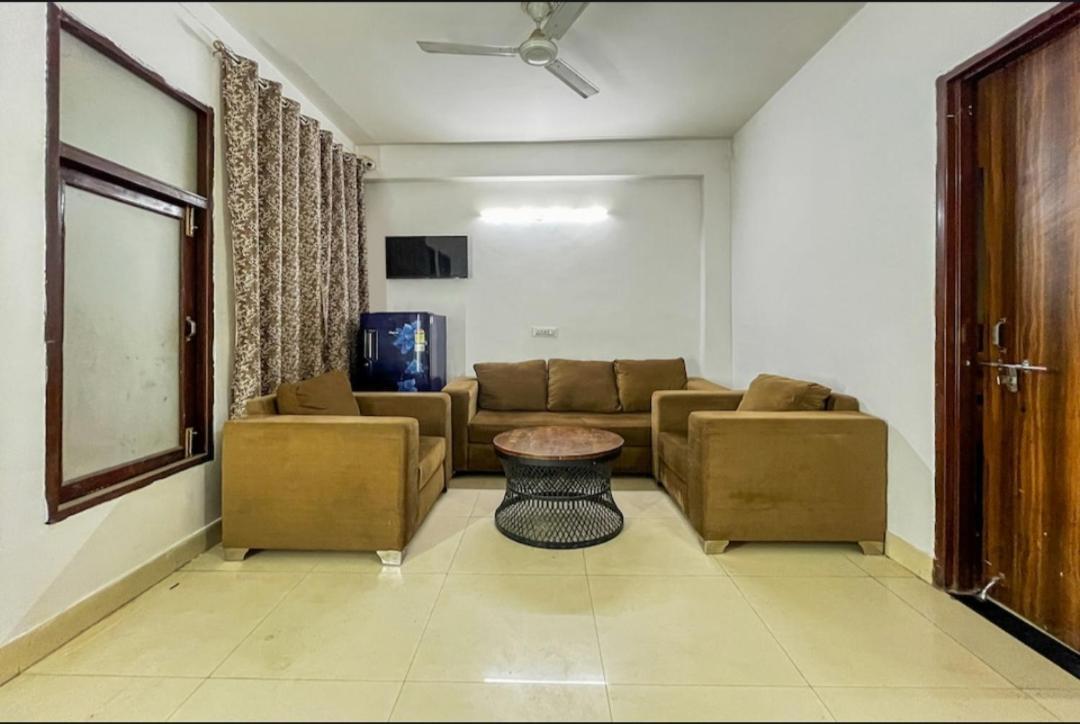 Suzu - Couple Friendly Fatehpur New Delhi